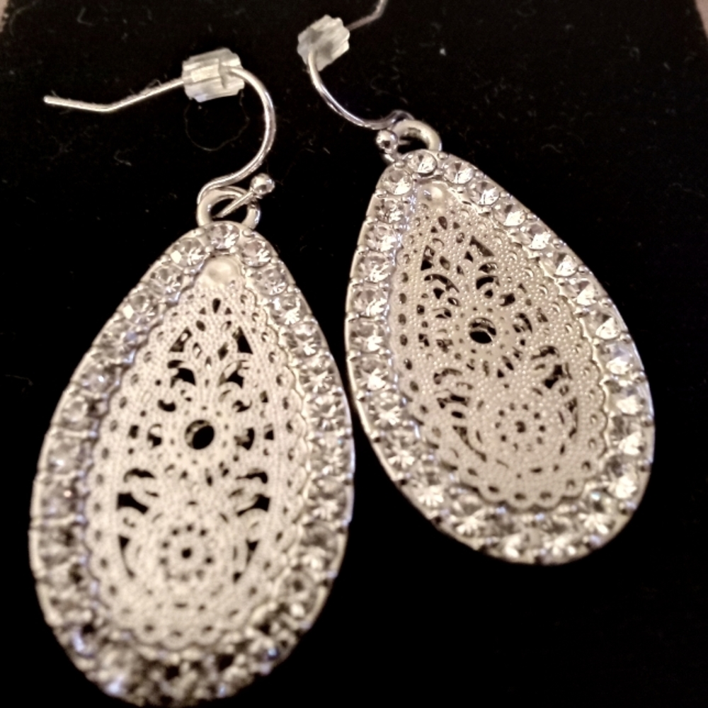 Teardrop silver plated earrings